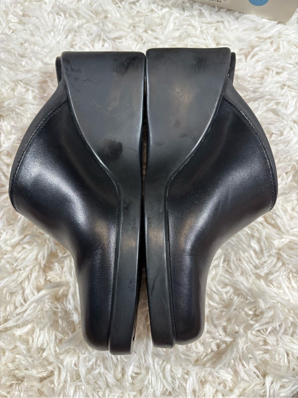 VintageTommy Hilfiger Black Leather Platform Mules Red Insole Accents-size 6 - Picture 5 of 7